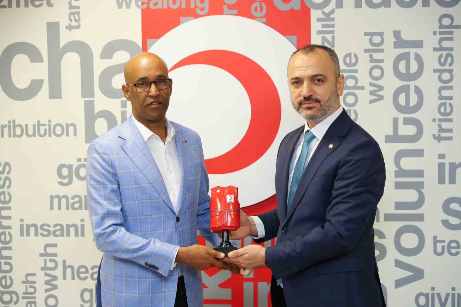 Somali Büyükelçisi kurban vekaletini Türk Kızılay’a verdi
