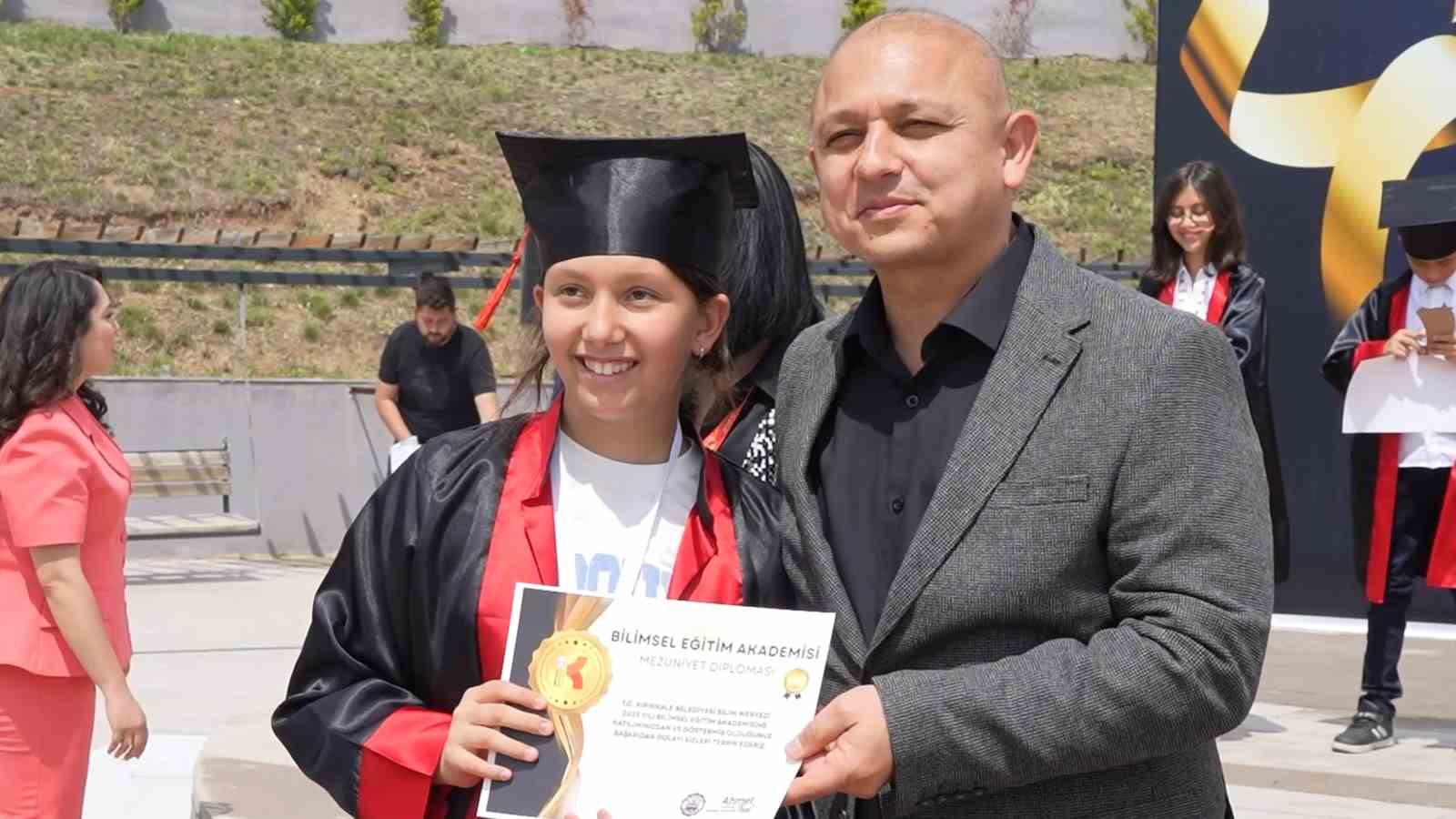 Kırıkkale&rsquo;de bilim ve &ccedil;evre temalı mezuniyet coşkusu
