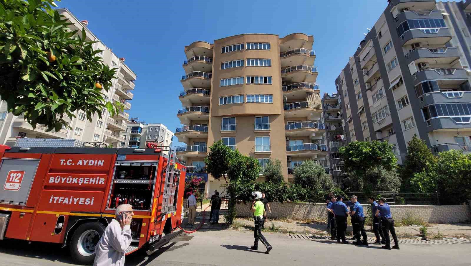 Yedi katlı binada yangın paniği, apartman tahliye edildi

