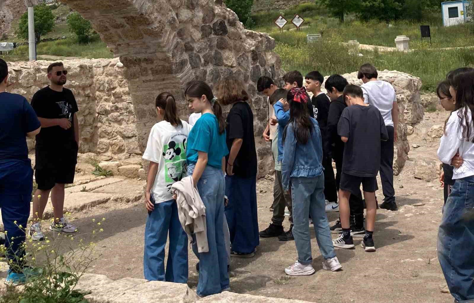 Bilim merkezi öğrencileri Hadrianopolis’i gezdi
