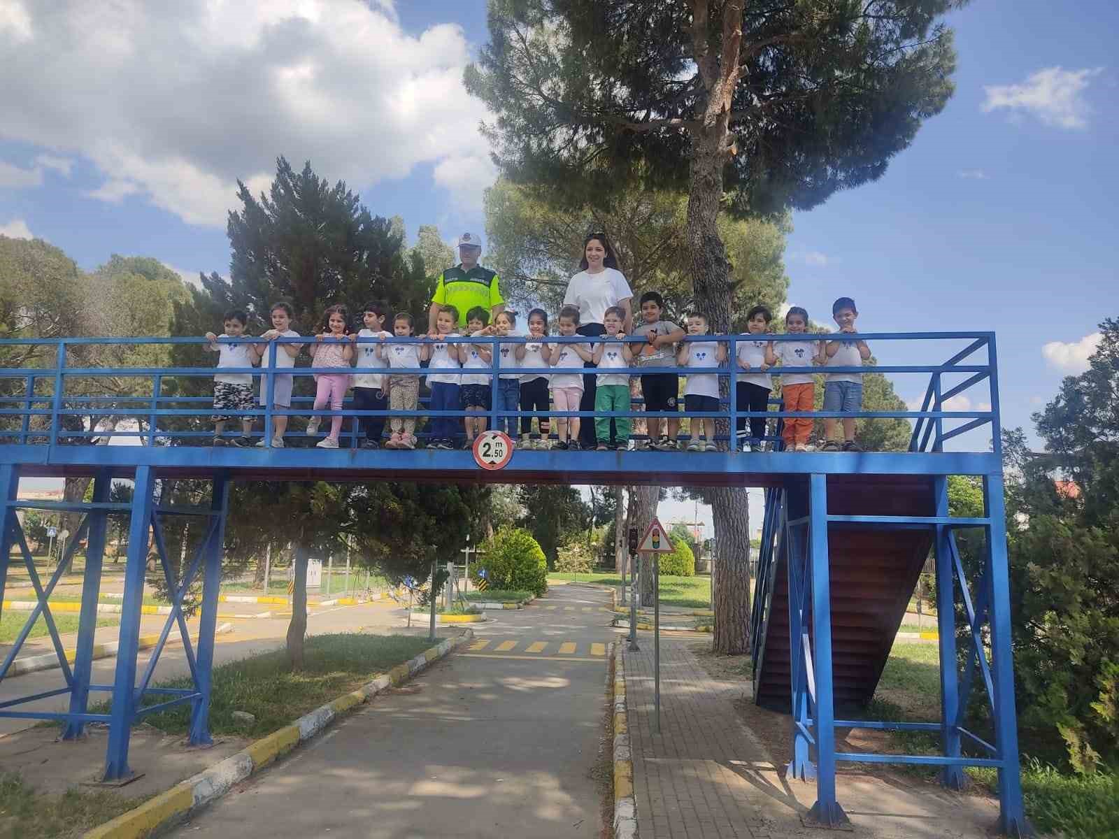 Jandarma trafikten 49 okulda eğitim
