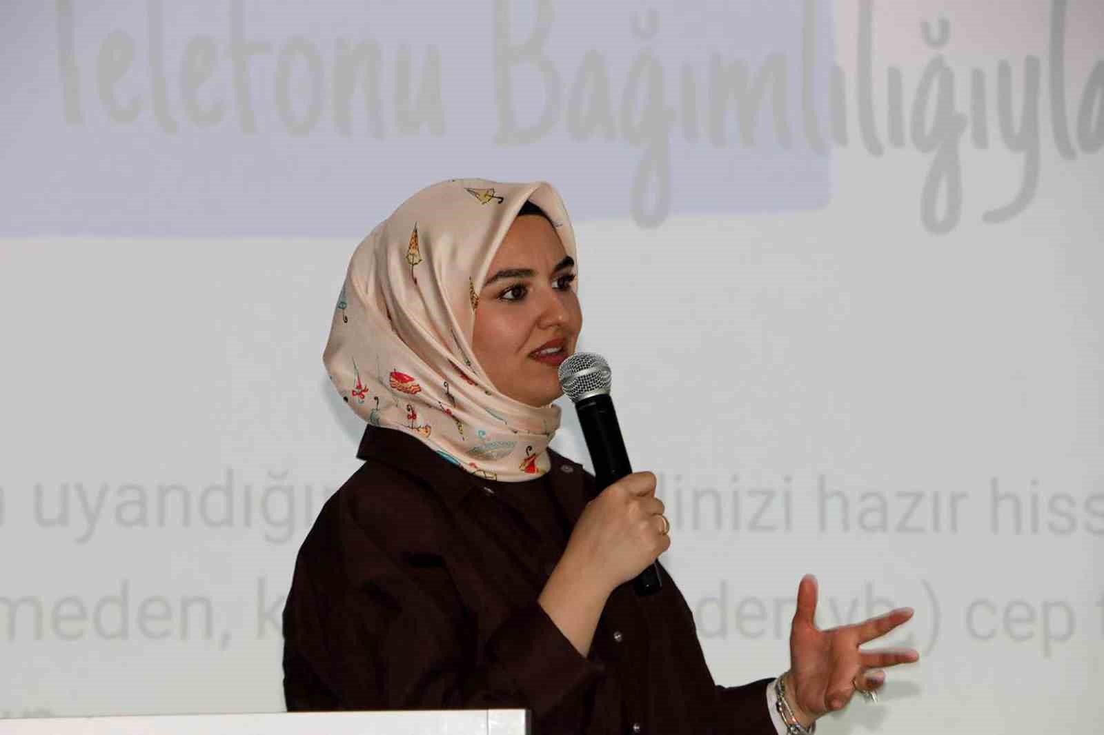 Gençlere bilinçli teknoloji kullanımı eğitimi