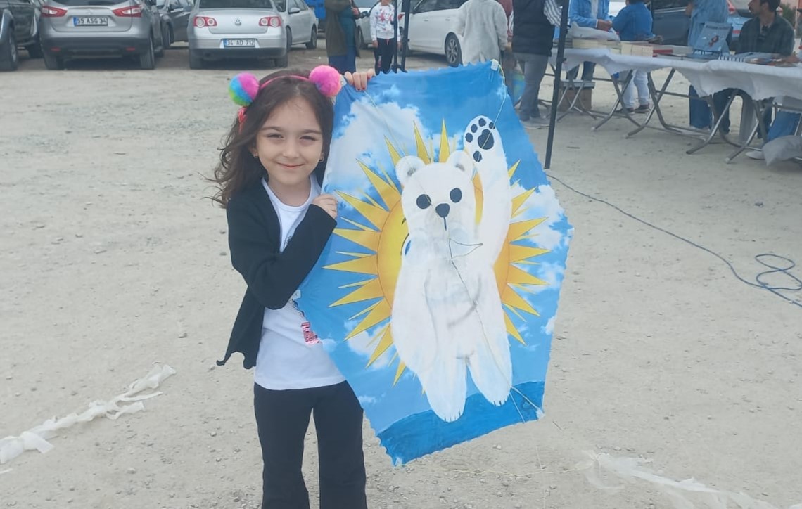 Gökyüzü uçurtmalarla doldu, iklim mesajı havalandı