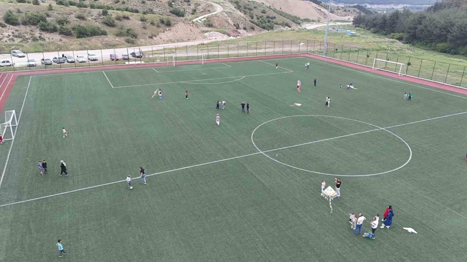 Gökyüzü uçurtmalarla şenlendi: Boyabat’ta renkli festival