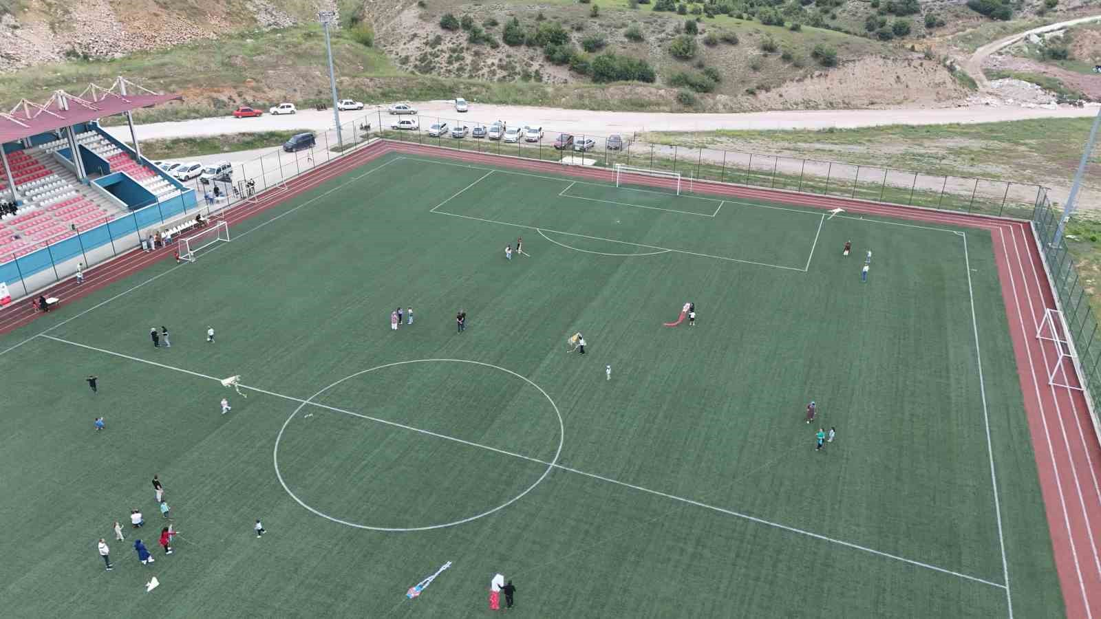 G&ouml;ky&uuml;z&uuml; u&ccedil;urtmalarla şenlendi: Boyabat&rsquo;ta renkli festival
