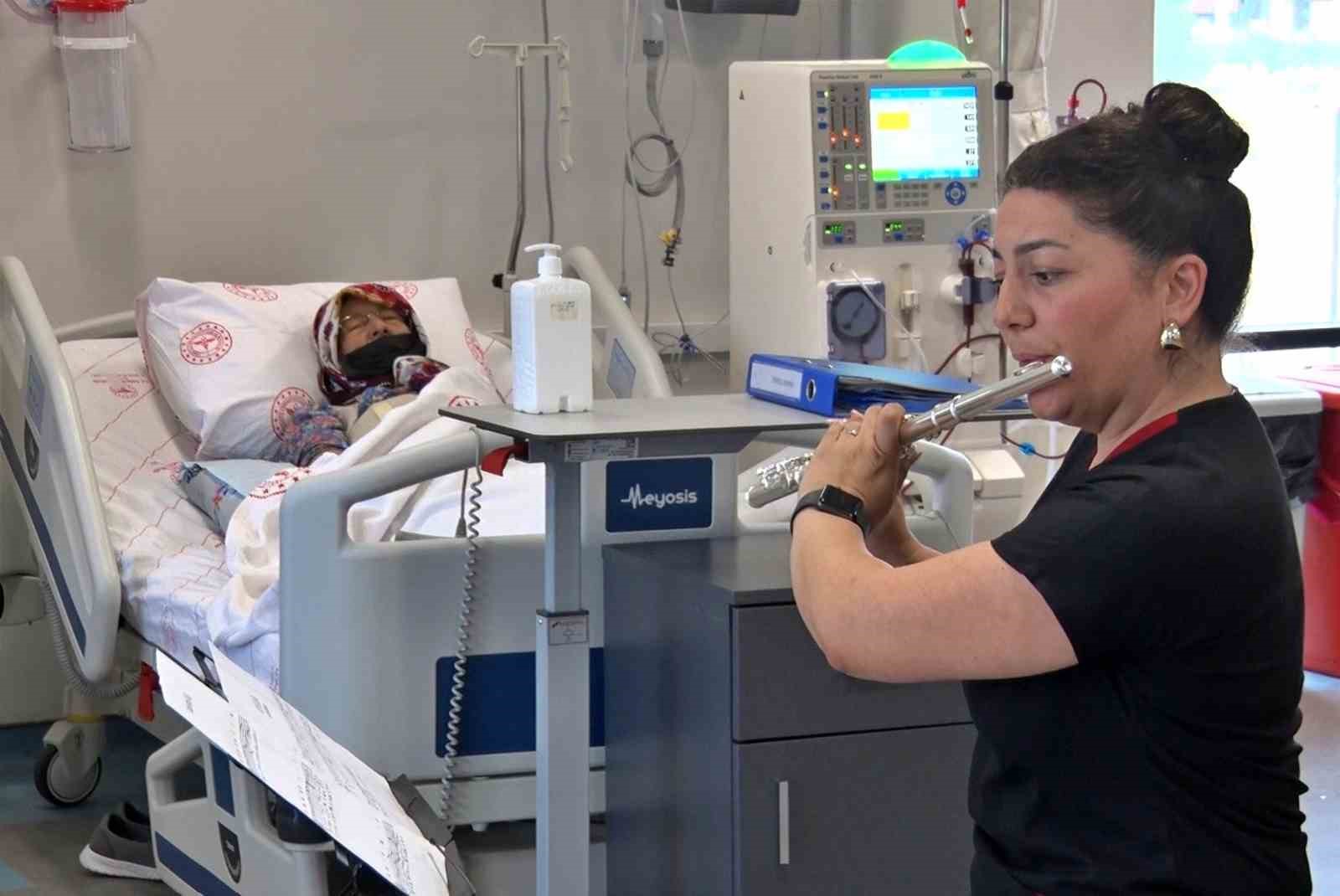 Antalya’da diyaliz merkezinde notalarla tedavi