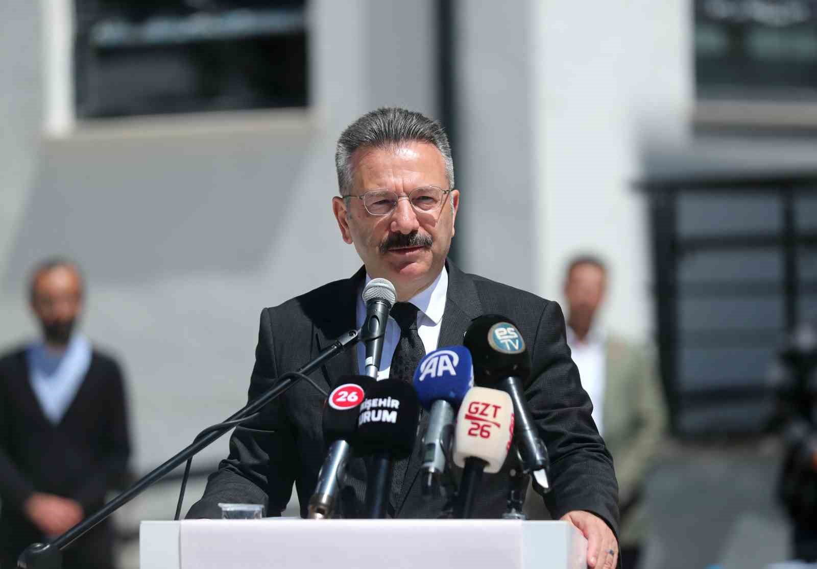 Vali Aksoy, Eskişehir Anadolu İmam Hatip Lisesi&rsquo;nin a&ccedil;ılış t&ouml;renine katıldı
