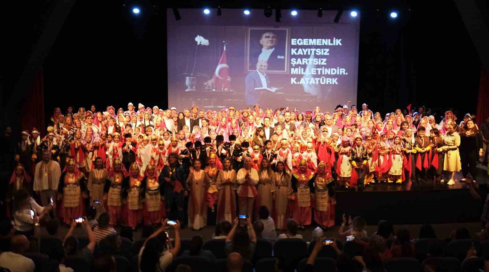 Altınköprü Halk Dansları Topluluğu, yeteneklerini sergiledi