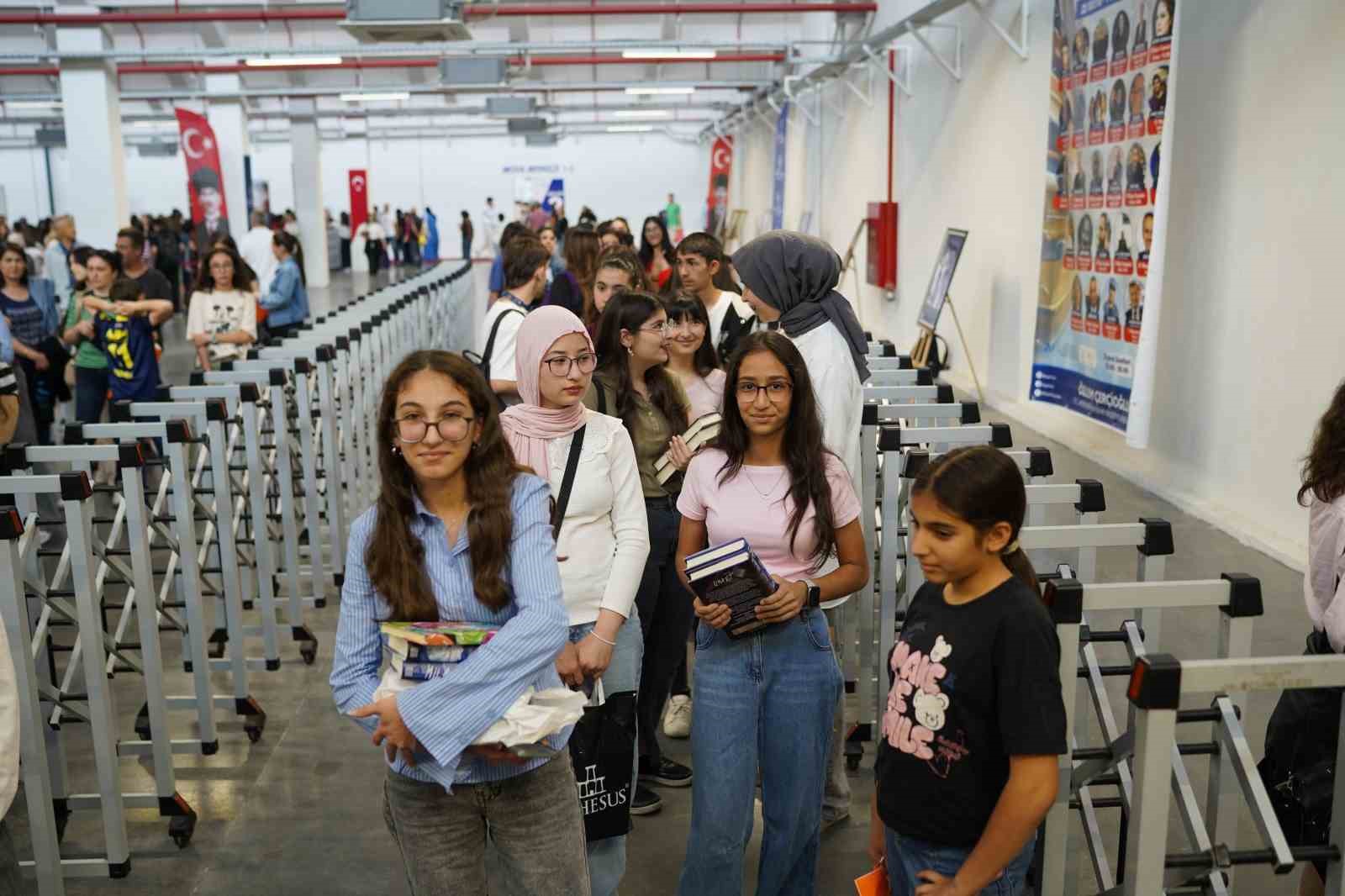 Başkan &Ccedil;er&ccedil;ioğlu 100 bine yakın kitapseveri Fuar Aydın&rsquo;da buluşturdu
