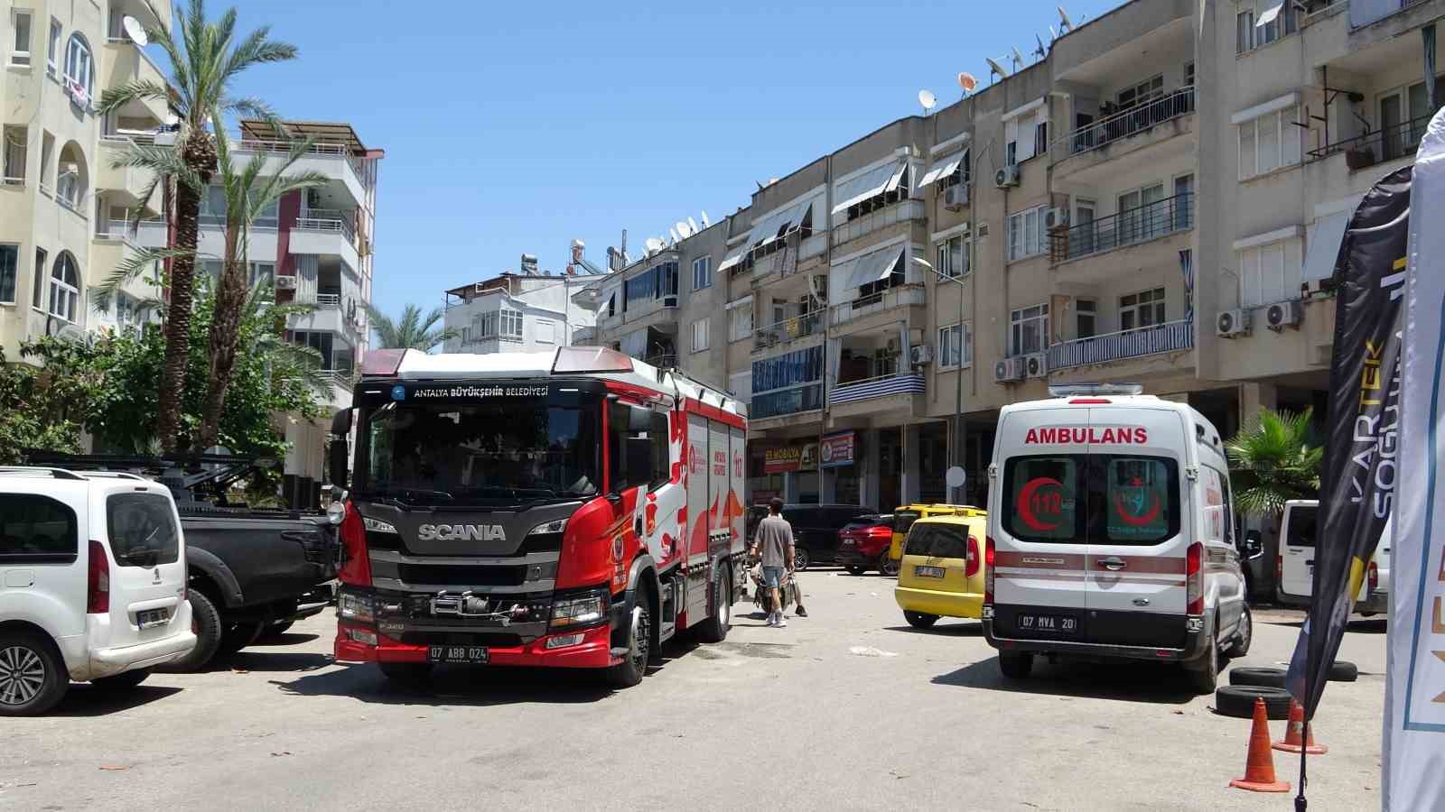 Balkonda &ccedil;ıkan yangın korkuttu
