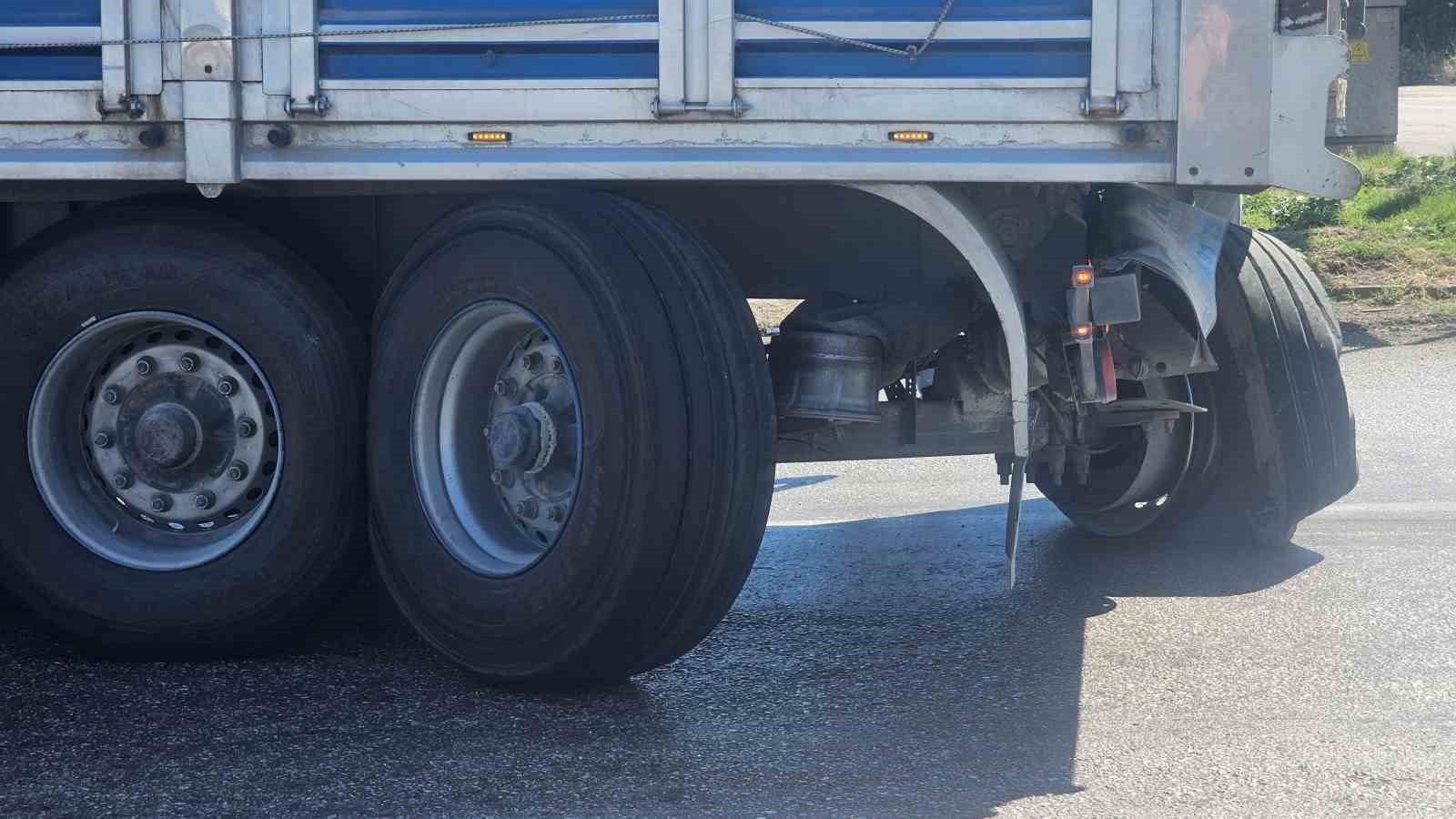 Tırın dorse dingili koptu,