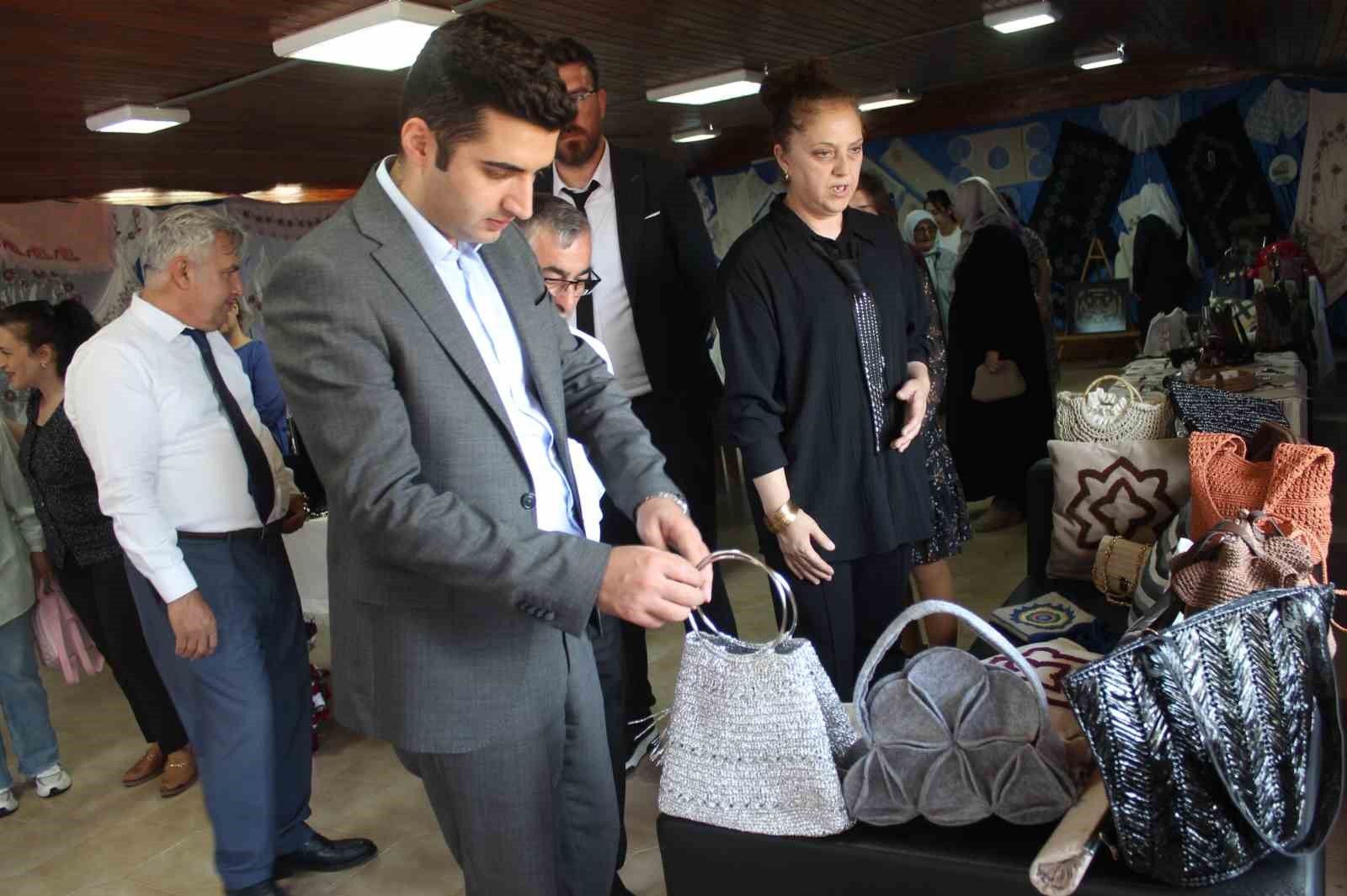 Manyas Halk Eğitim Merkezi’nden yıl sonu sergisi