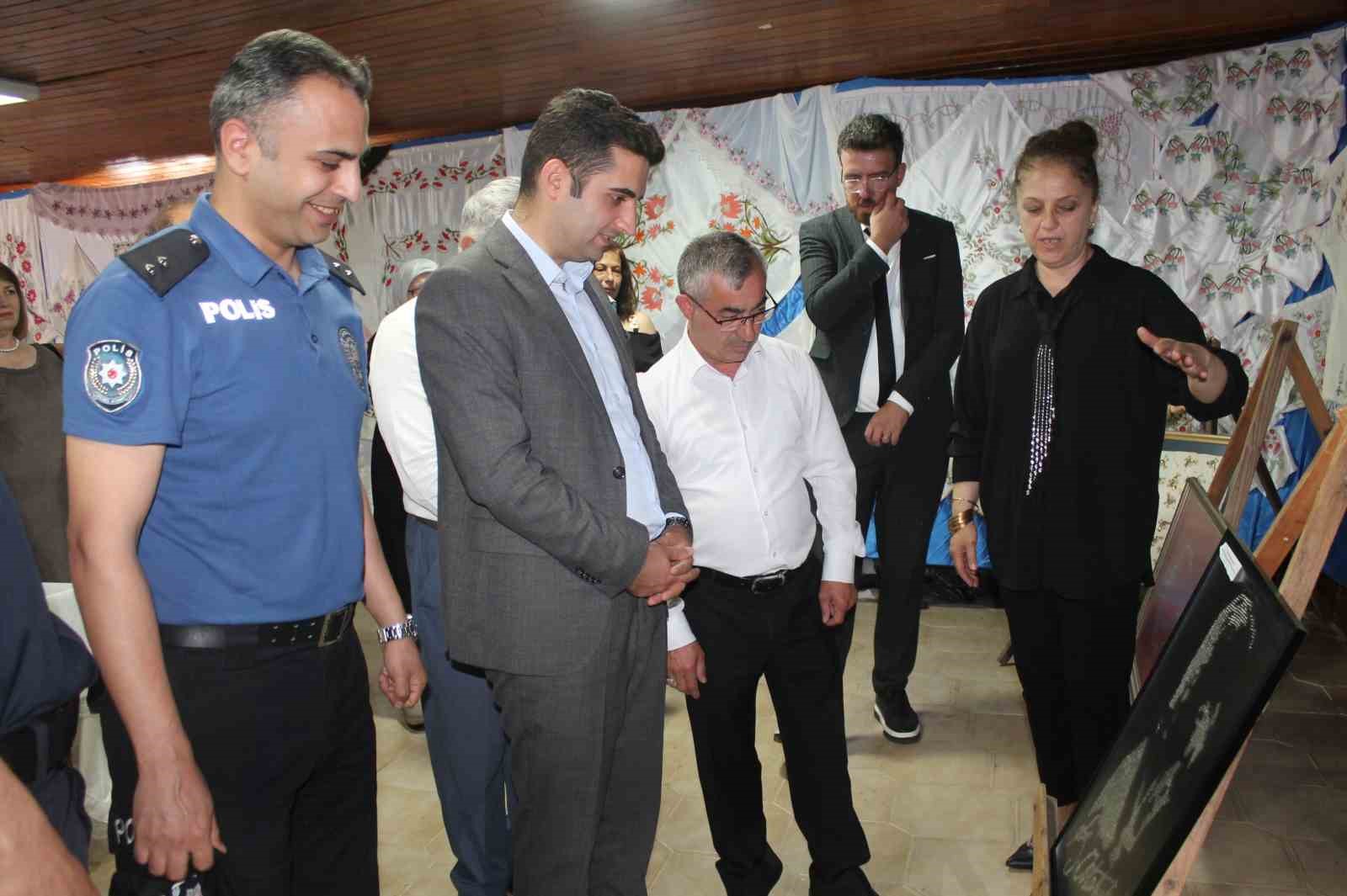 Manyas Halk Eğitim Merkezi&rsquo;nden yıl sonu sergisi
