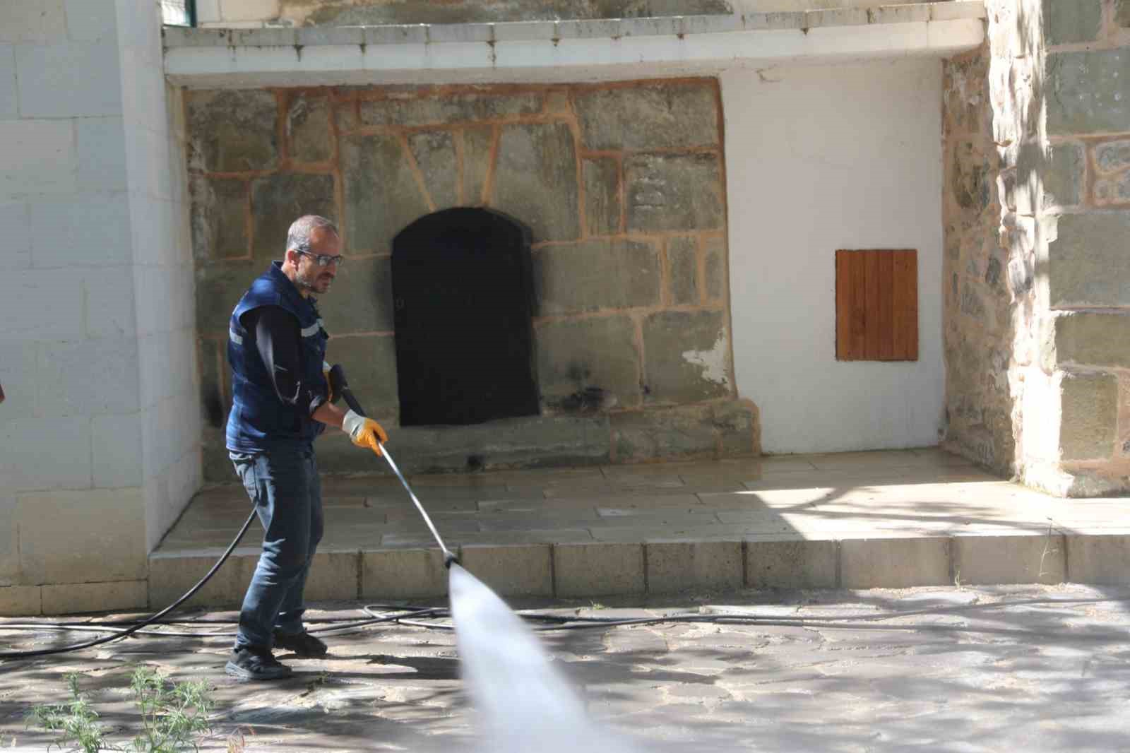 Elazığ Belediyesinden yoğun bayram mesaisi
