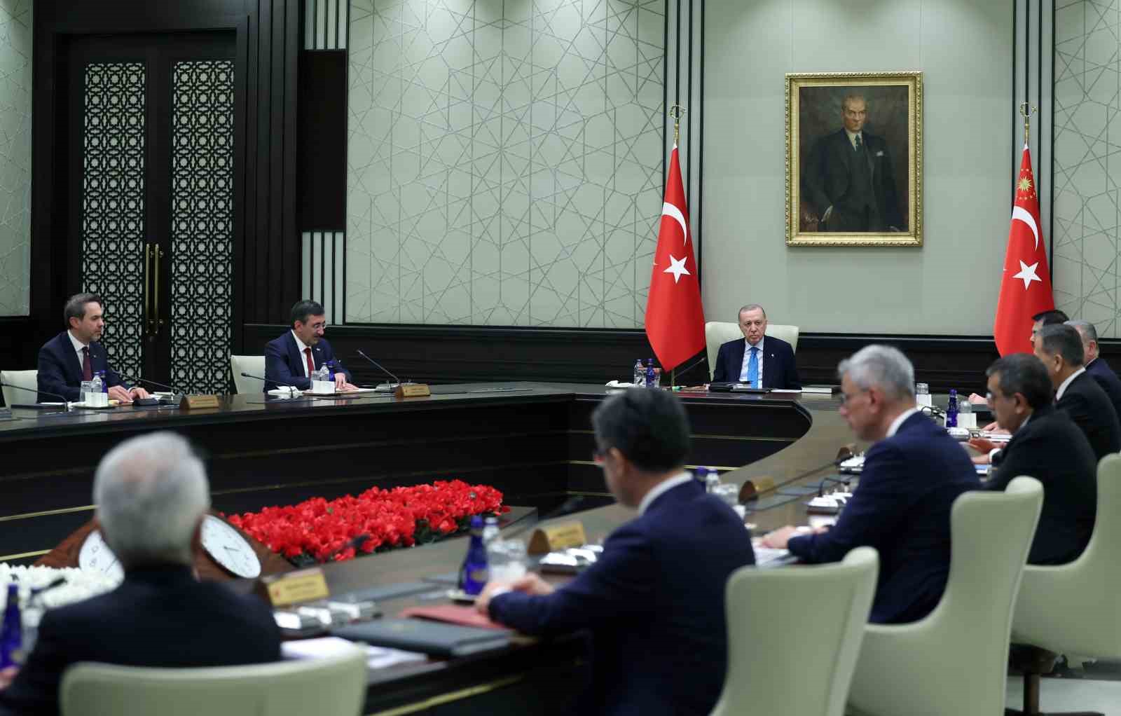 Cumhurbaşkanı Recep Tayyip Erdoğan başkanlığında kabine toplantısı başladı.