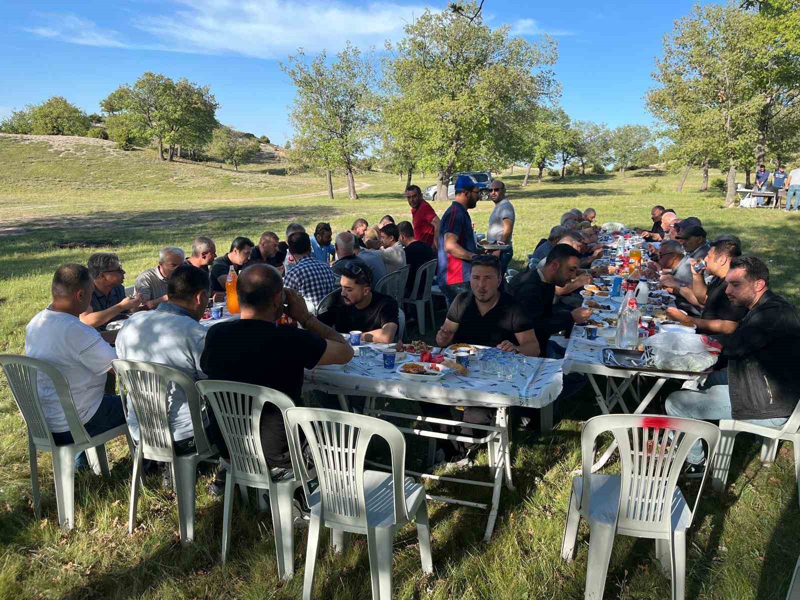 Eti Maden Kırka Bor Ağır Bakım Birimi &ccedil;alışanları ve emeklileri piknikte bir araya geldi
