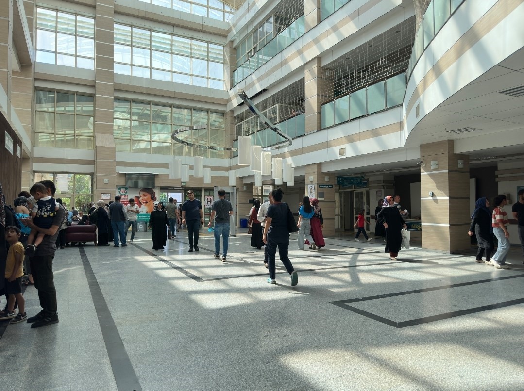 Siirt Eğitim ve Araştırma Hastanesi Başhekimi Kaynak: "Kalp krizi vakaların artık 20-30 gibi yaşlara indiğini görmekteyiz"