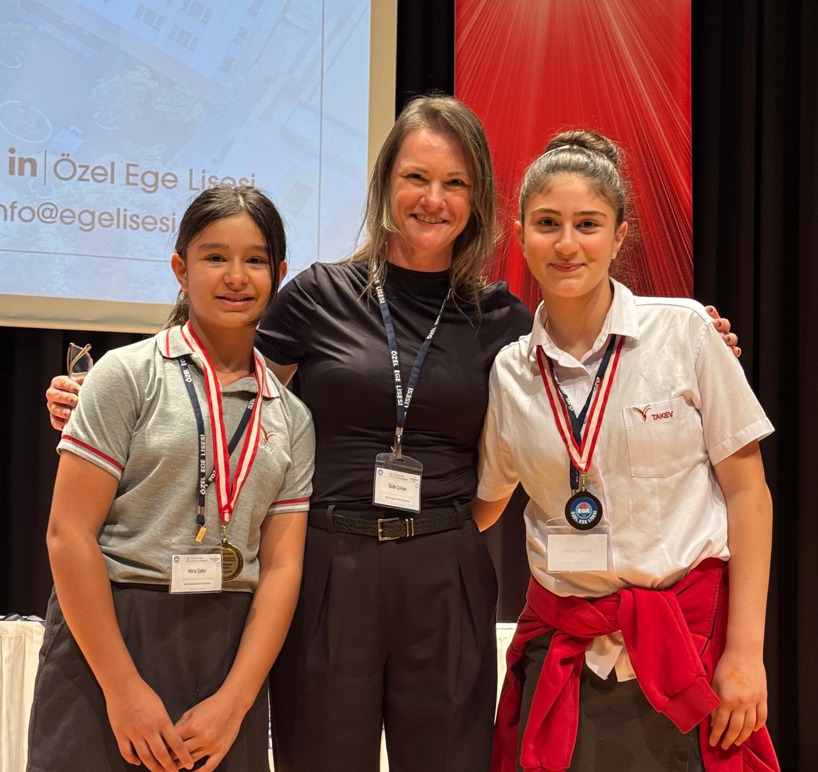 Fen araştırma projesi şampiyonları Mira ve Beren oldu
