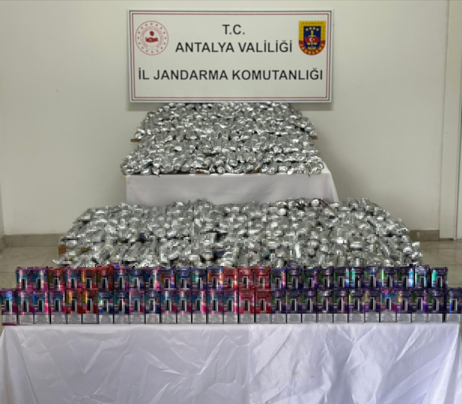 Antalya’da yol yardım çekicisinde 5 bin kaçak elektronik sigara ele geçirildi