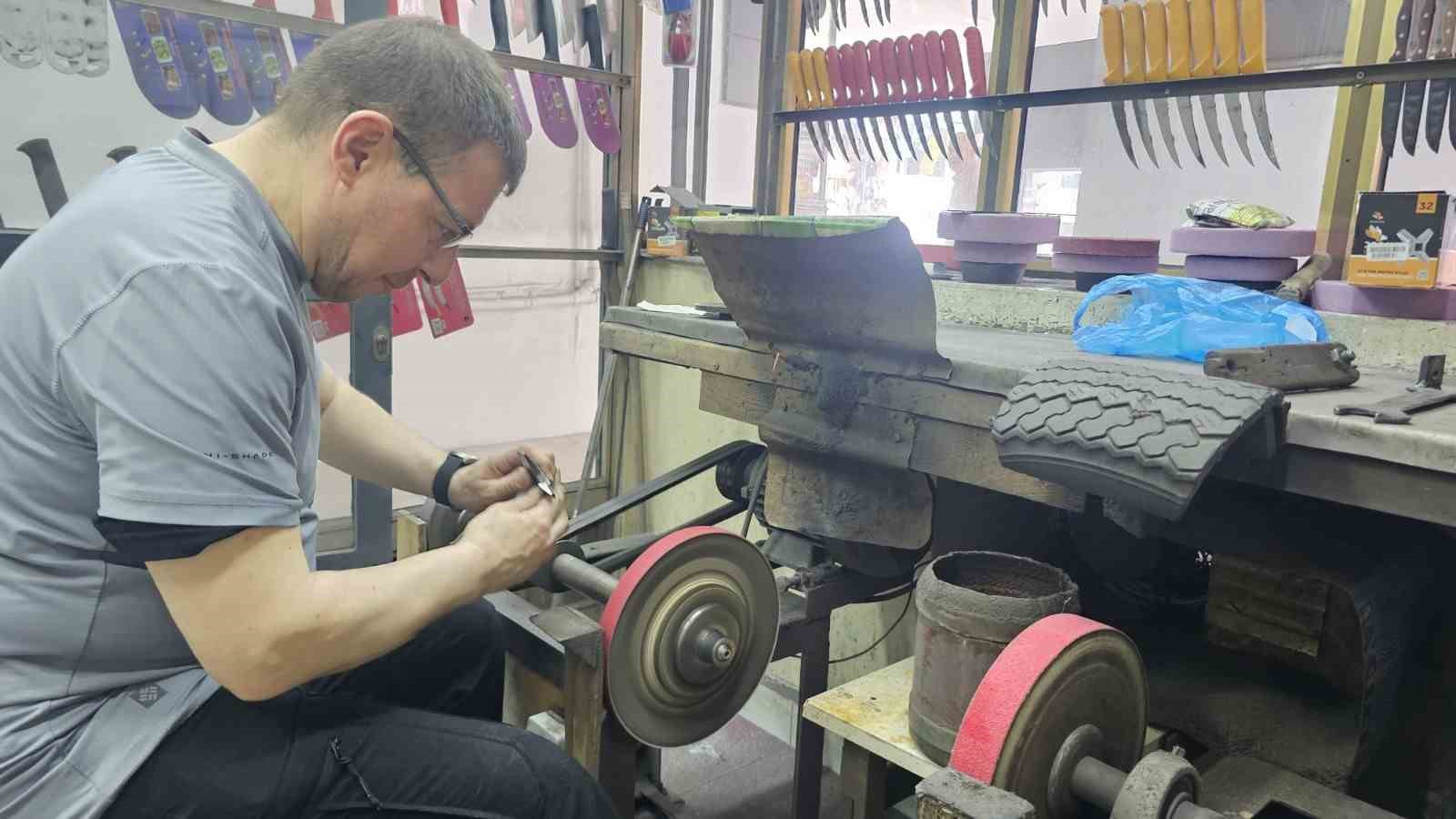 Bandırma&rsquo;da bı&ccedil;ak bileme ustaları uzun mesaide
