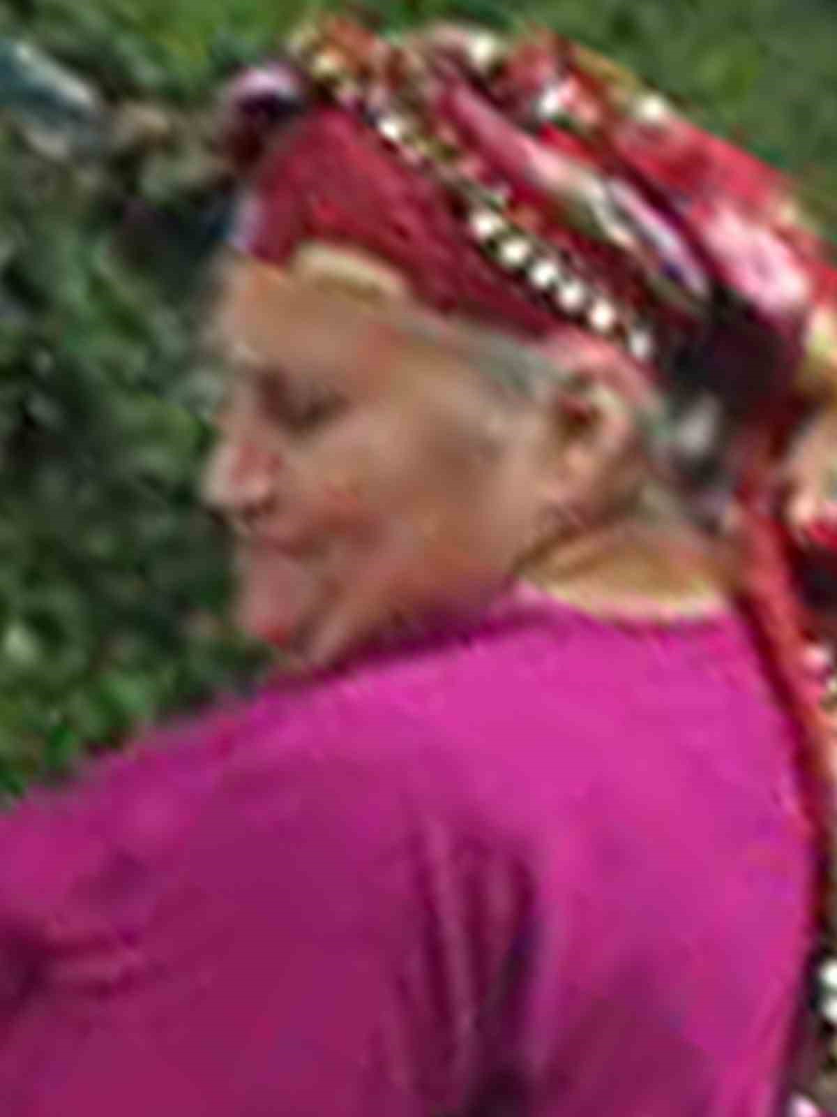 Torununu balkondan uğurlamak isterken d&uuml;şerek hayatını kaybetti
