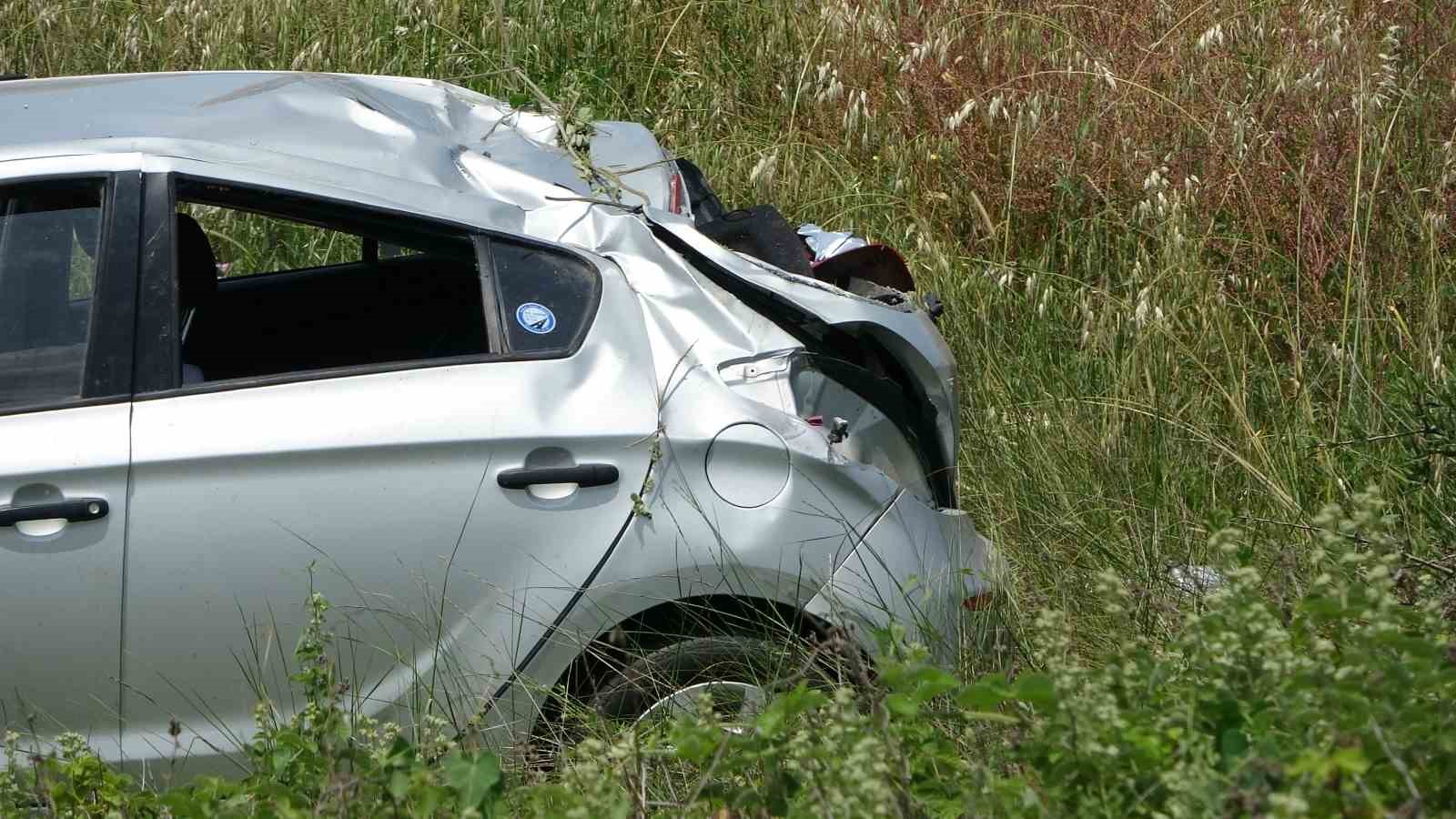 &Ccedil;anakkale&rsquo;de şarampole u&ccedil;an aracın s&uuml;r&uuml;c&uuml;s&uuml; yaralandı
