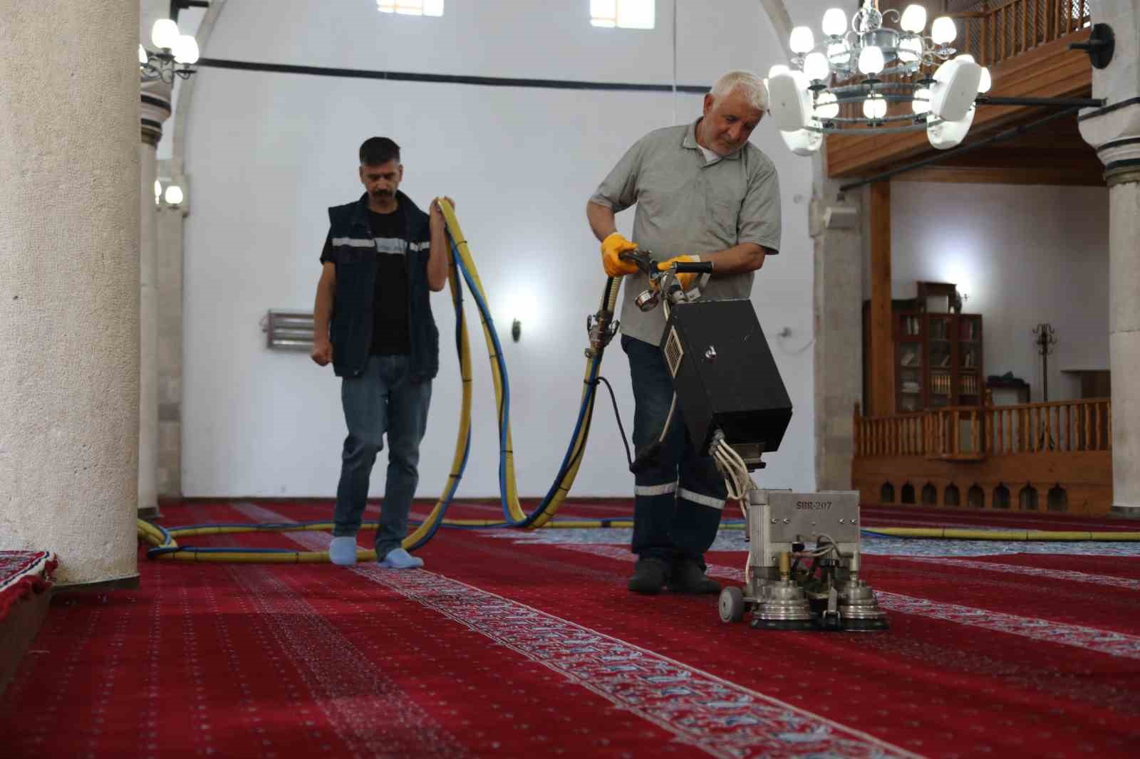 Elazığ Belediyesinden yoğun bayram mesaisi