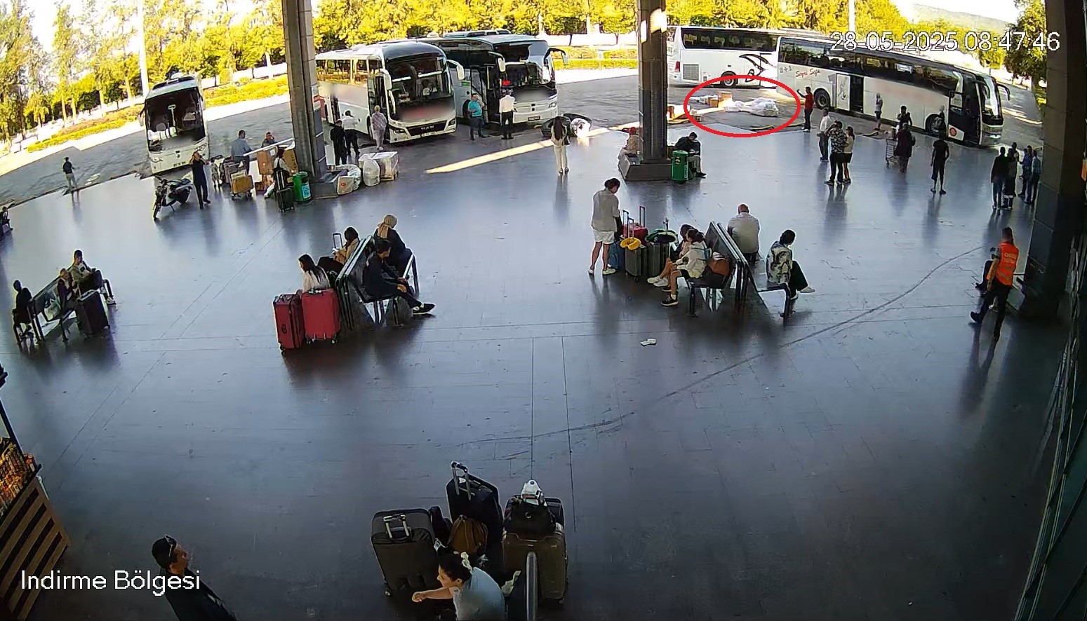 Otobüs Terminali’nde usulsüz taşınan 700 kilogram peynir çöp kamyonu çağrılarak imha edildi