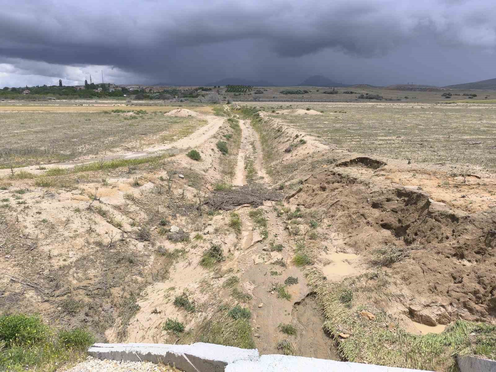 Ziraat Odası Başkanı Toprak: "Tarım arazilerinde 2 bin d&ouml;n&uuml;me yakın zarar var"
