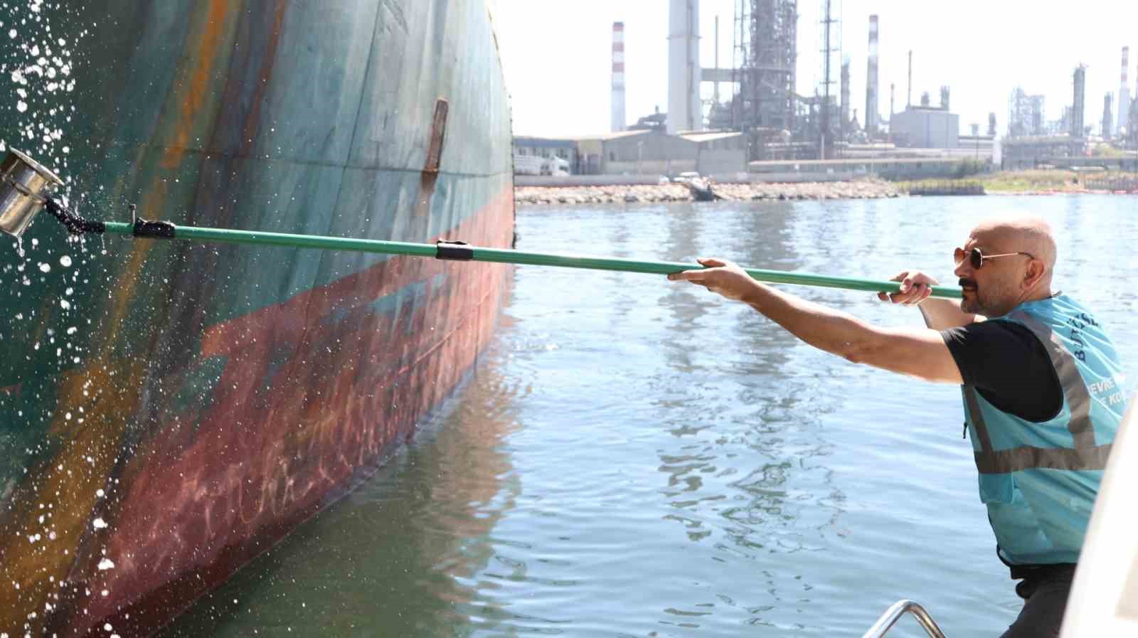 İzmit K&ouml;rfezi&rsquo;nde kirliliğe ge&ccedil;it verilmiyor
