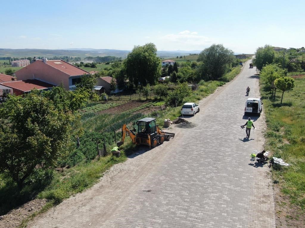 İn&ouml;n&uuml; Belediyesi&rsquo;nden aydınlatma direği yapım &ccedil;alışmaları
