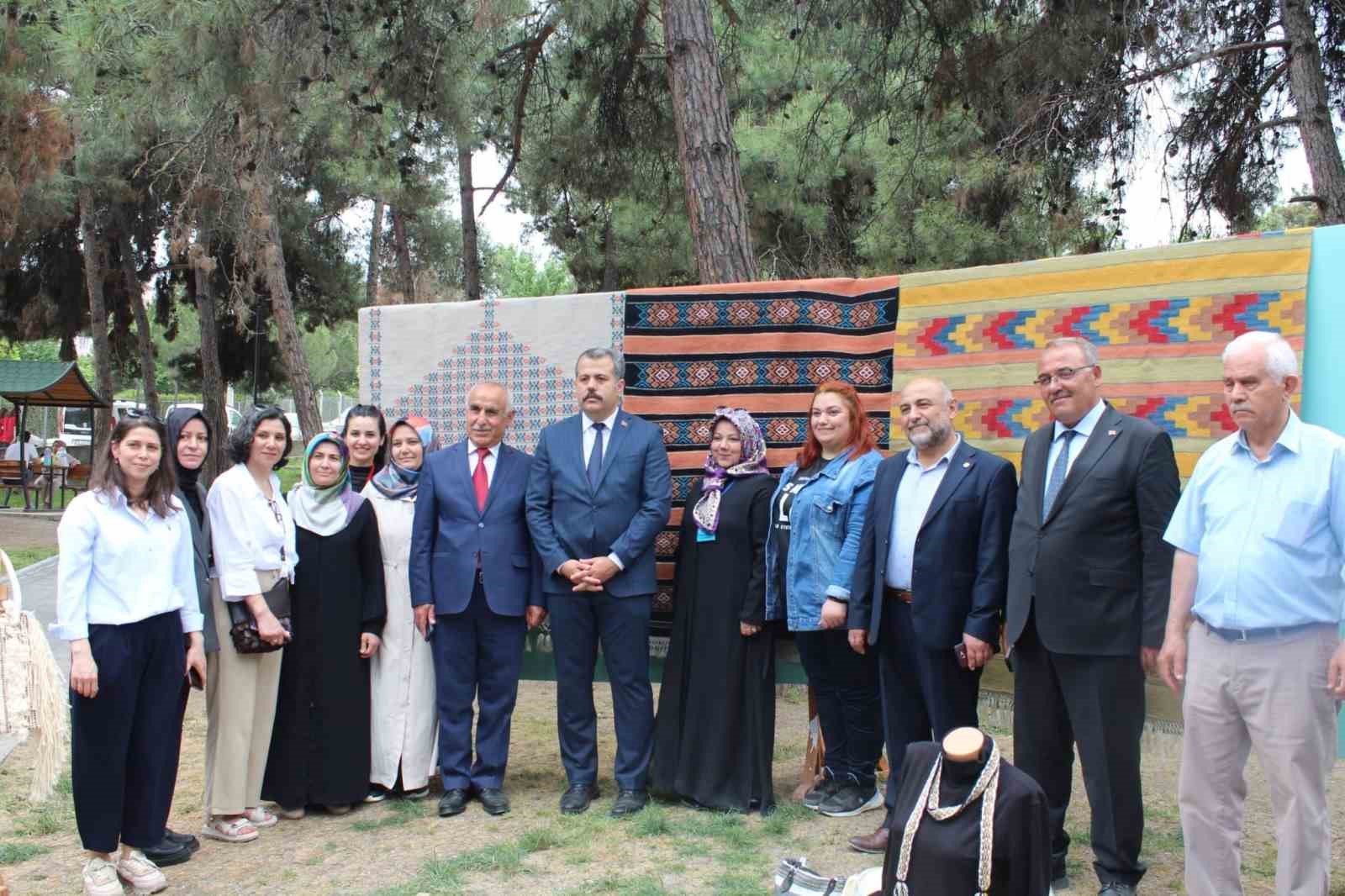 Vezirk&ouml;pr&uuml;&rsquo;de yıl sonu sergisi
