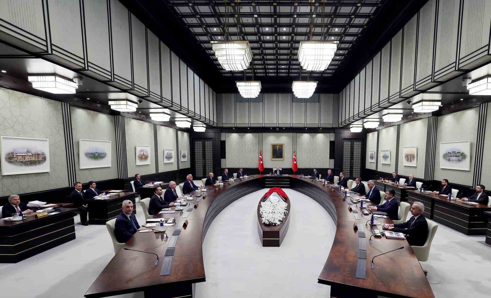 Cumhurbaşkanı  Recep Tayyip Erdoğan başkanlığında kabine toplantısı başladı.