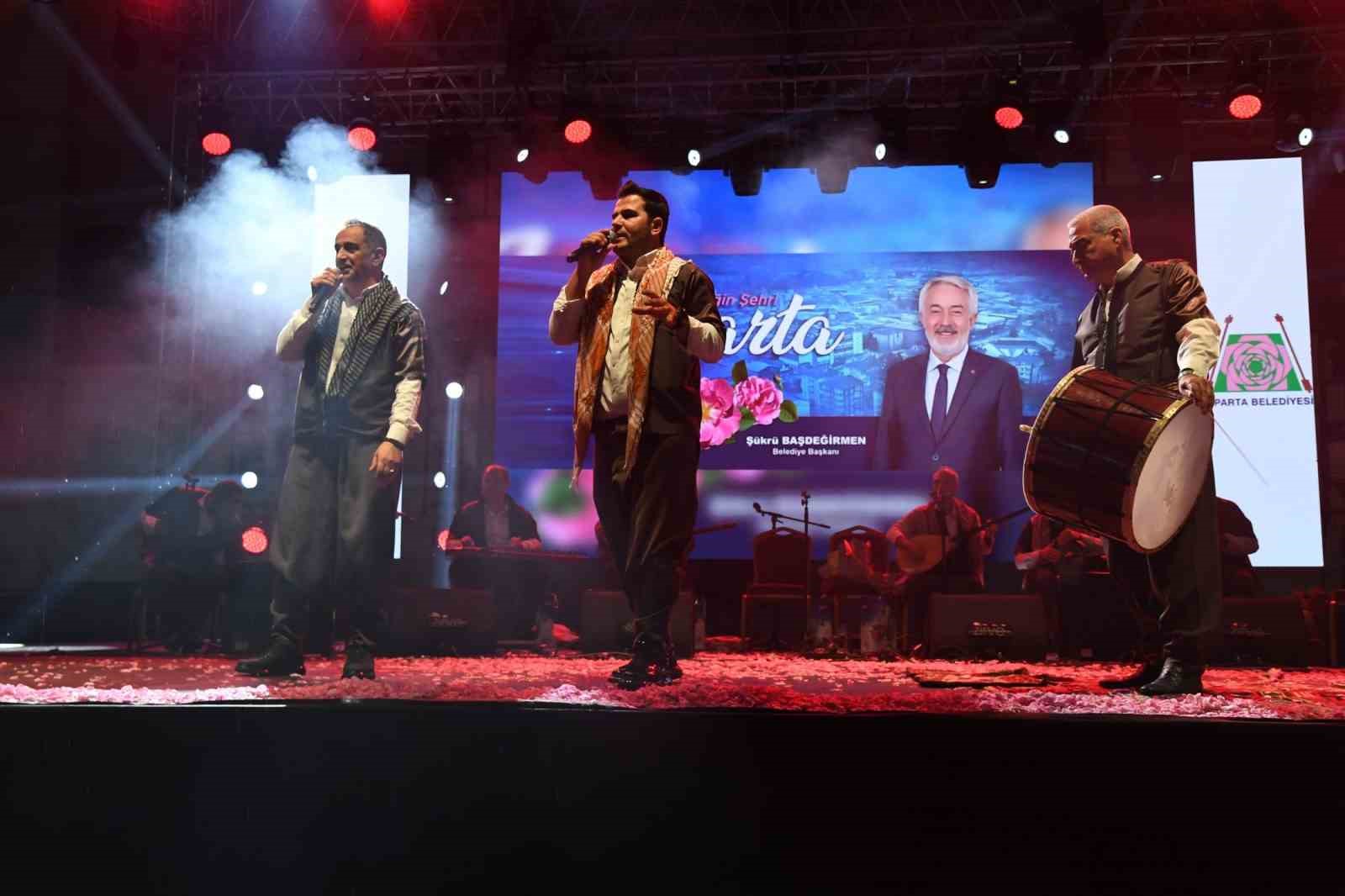 Urfa’nın siyah gülü ile Isparta’nın pembe gülü buluştu