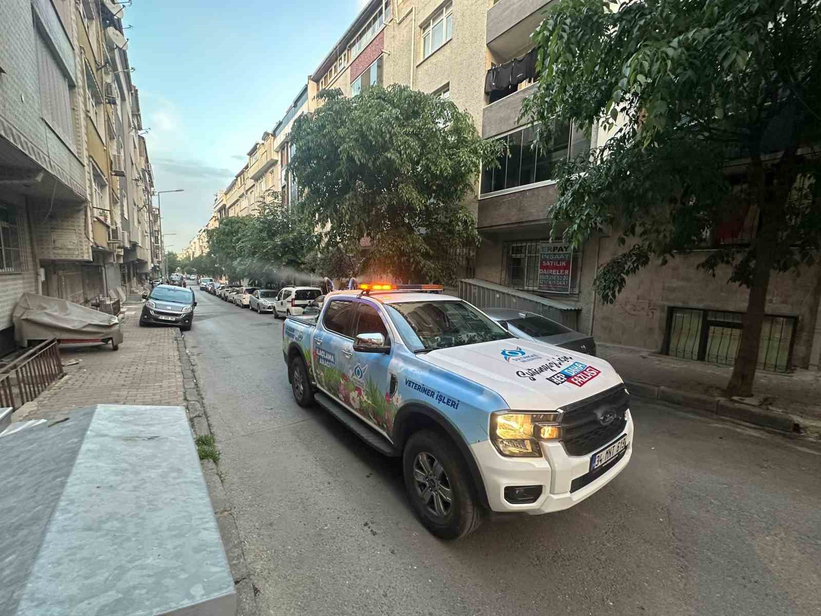 Sultangazi’de sivrisineksiz yaz için ilaçlama çalışmaları sürüyor