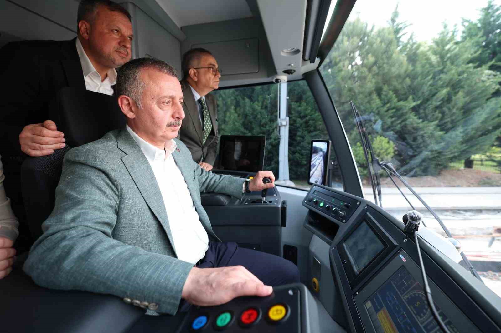 Alikahya Tramvay Hattı’nda ilk sürüş Başkan Büyükakın’dan