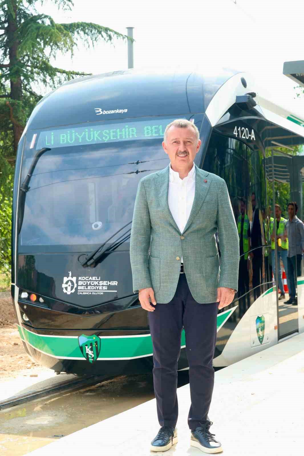 Alikahya Tramvay Hattı&rsquo;nda ilk s&uuml;r&uuml;ş Başkan B&uuml;y&uuml;kakın&rsquo;dan
