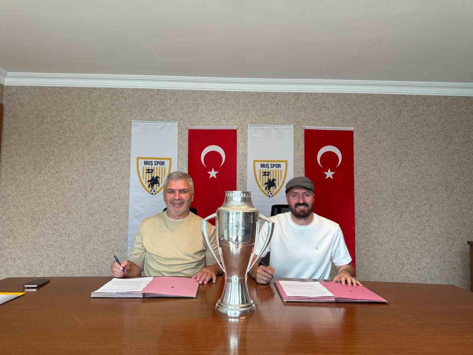 Muşspor, Fatih Çardak ile yola devam kararı aldı