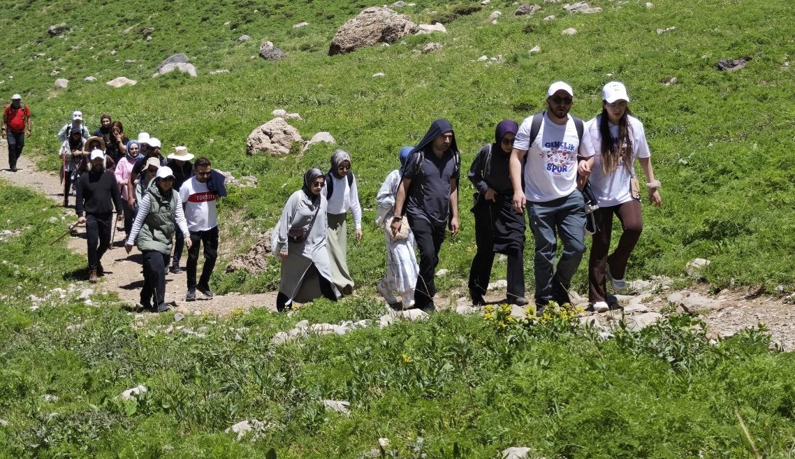 Cennet ve Cehennem Vadisi’nde doğa yürüyüşü