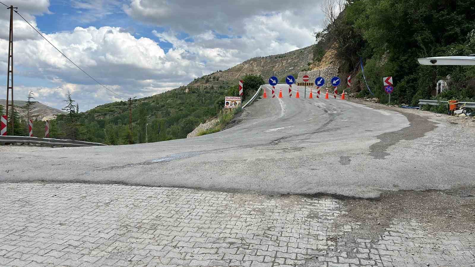 Darende&rsquo;de heyelan riski nedeniyle yol ulaşıma kapatıldı
