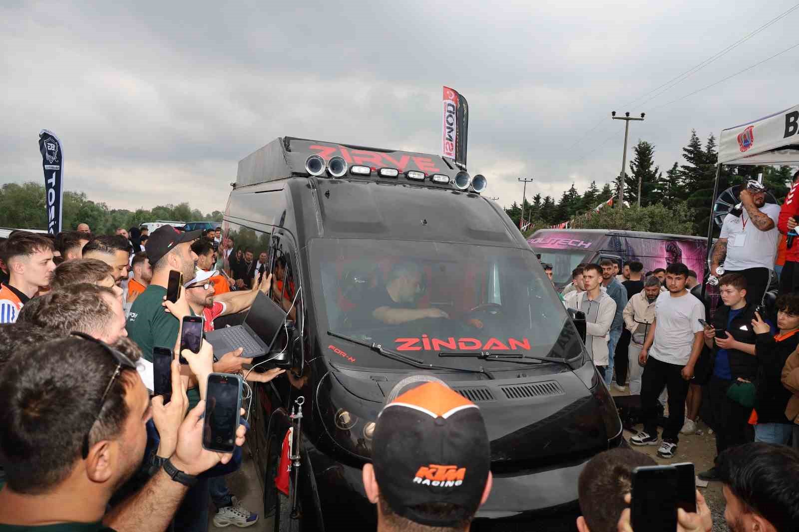 Bafra&rsquo;da modifiye r&uuml;zgarı: 500 ara&ccedil; sergilendi
