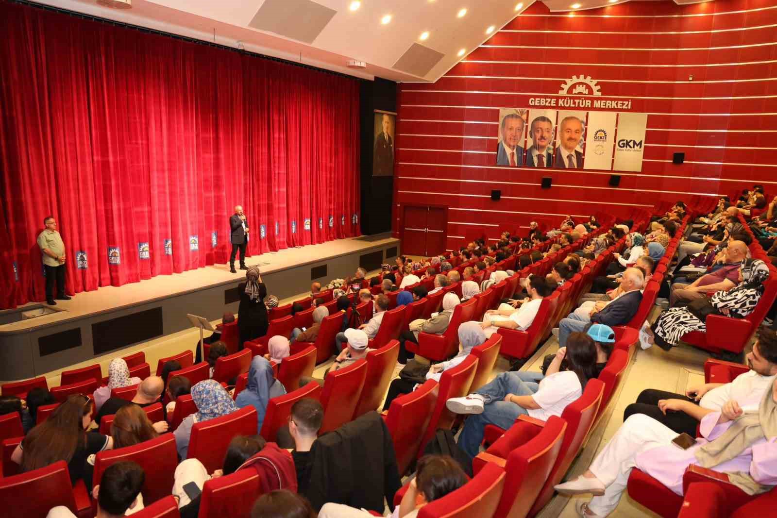 Sanatseverlerden "Yuvasız Kadınlar" oyununa tam not
