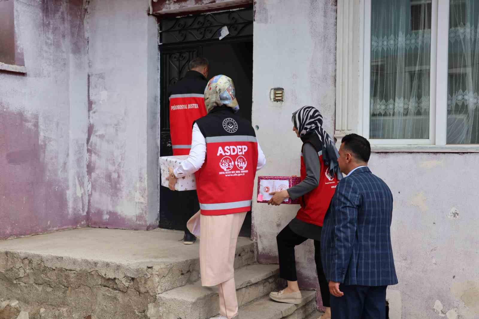 200 çocuğa bayram hediyesi: Bayram öncesi anlamlı destek