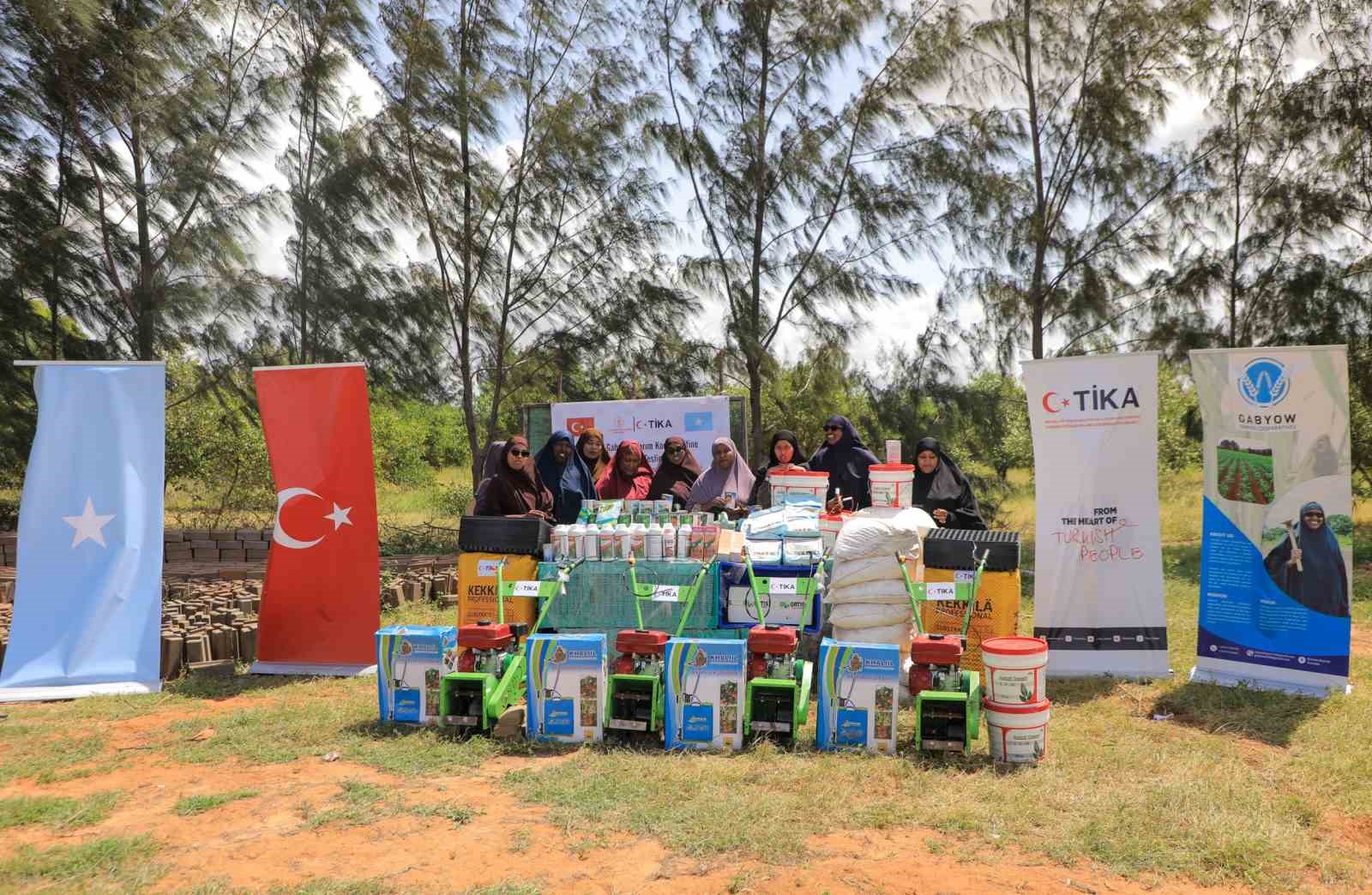 TİKA’dan Somalili kadın çiftçilere verimlilik eğitimi ve tarım ekipmanı desteği