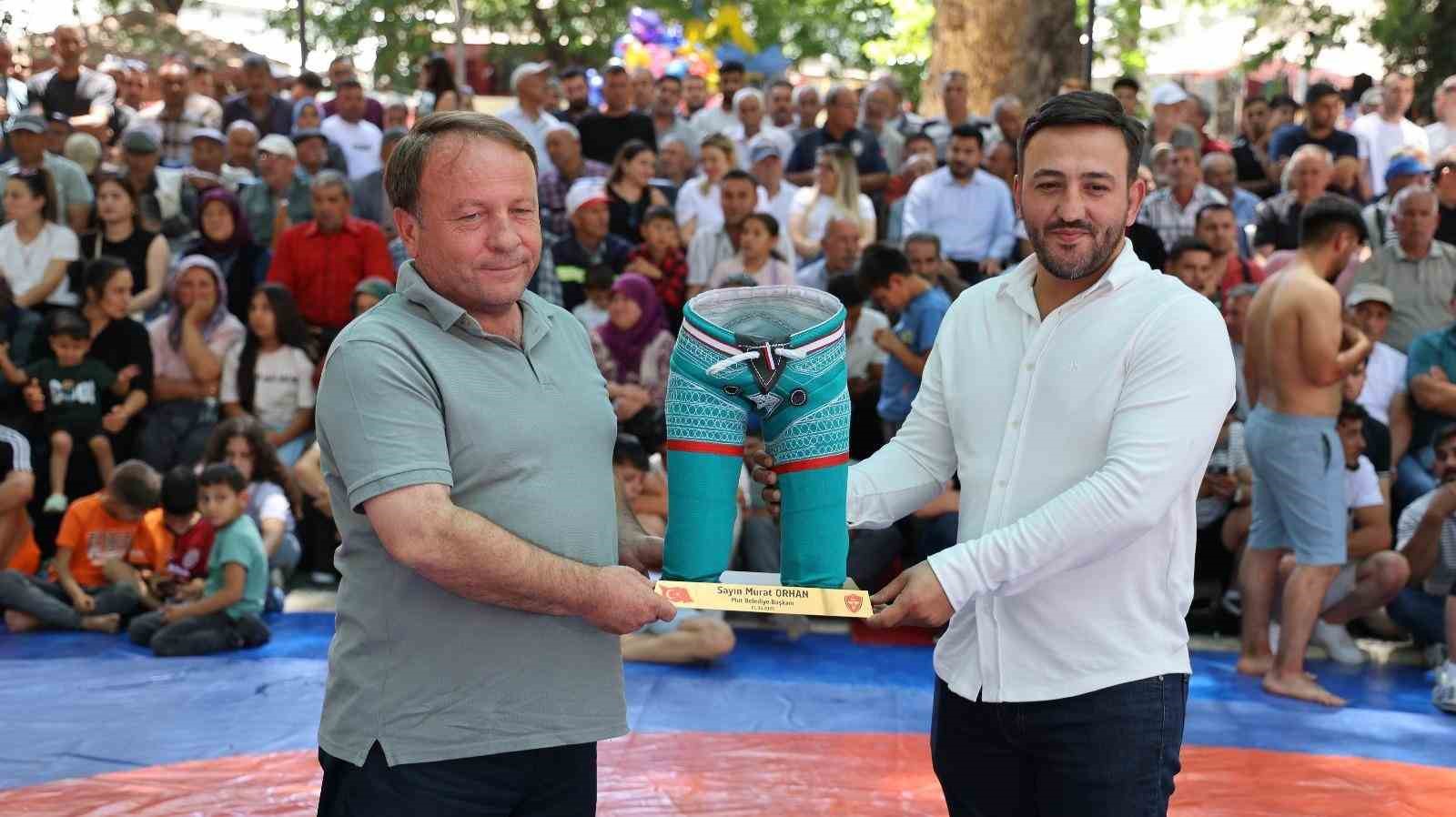 Karacaoğlan Kayısı K&uuml;lt&uuml;r ve Sanat Festivali sona erdi
