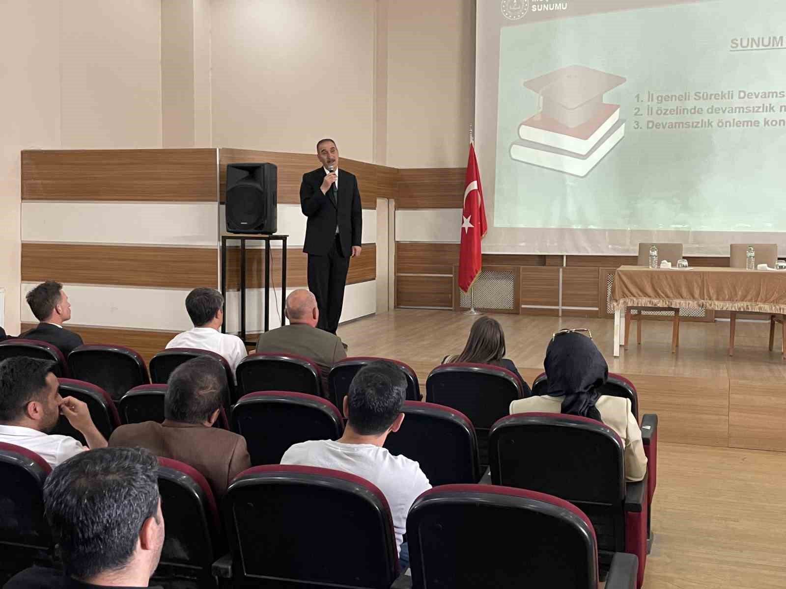Malazgirt&rsquo;te yılsonu değerlendirme toplantısı yapıldı
