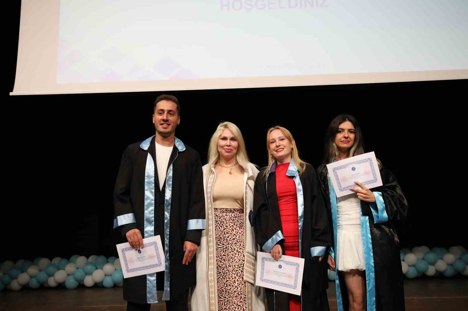 Akdeniz &Uuml;niversitesi Rekt&ouml;r&uuml; Prof. Dr. &Ouml;zkan: "&Ouml;ğrencileri siyasete alet etmeyin"
