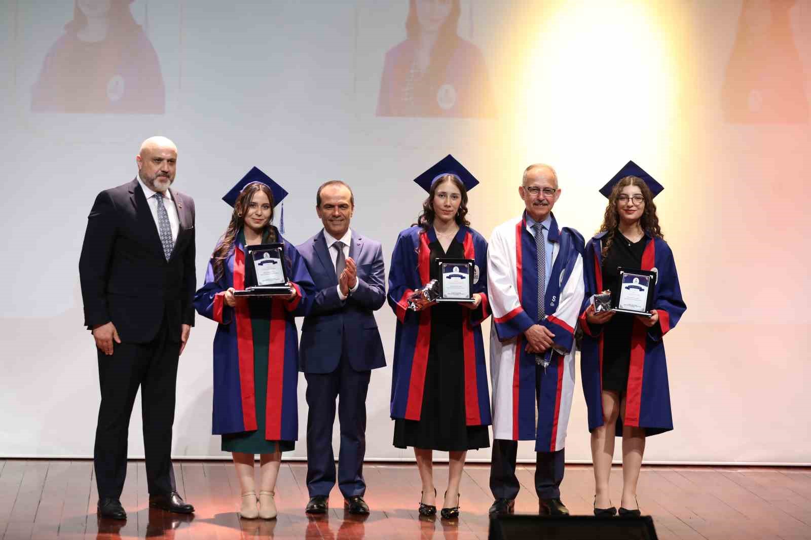 SANKO Üniversitesi’nde mezuniyet coşkusu