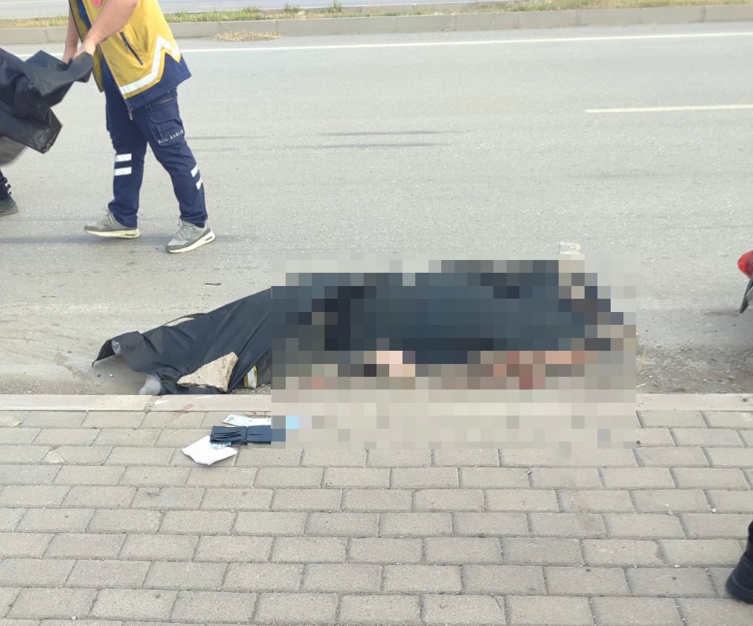 Tırla çarpışan motosikletin sürücüsü hayatını kaybetti