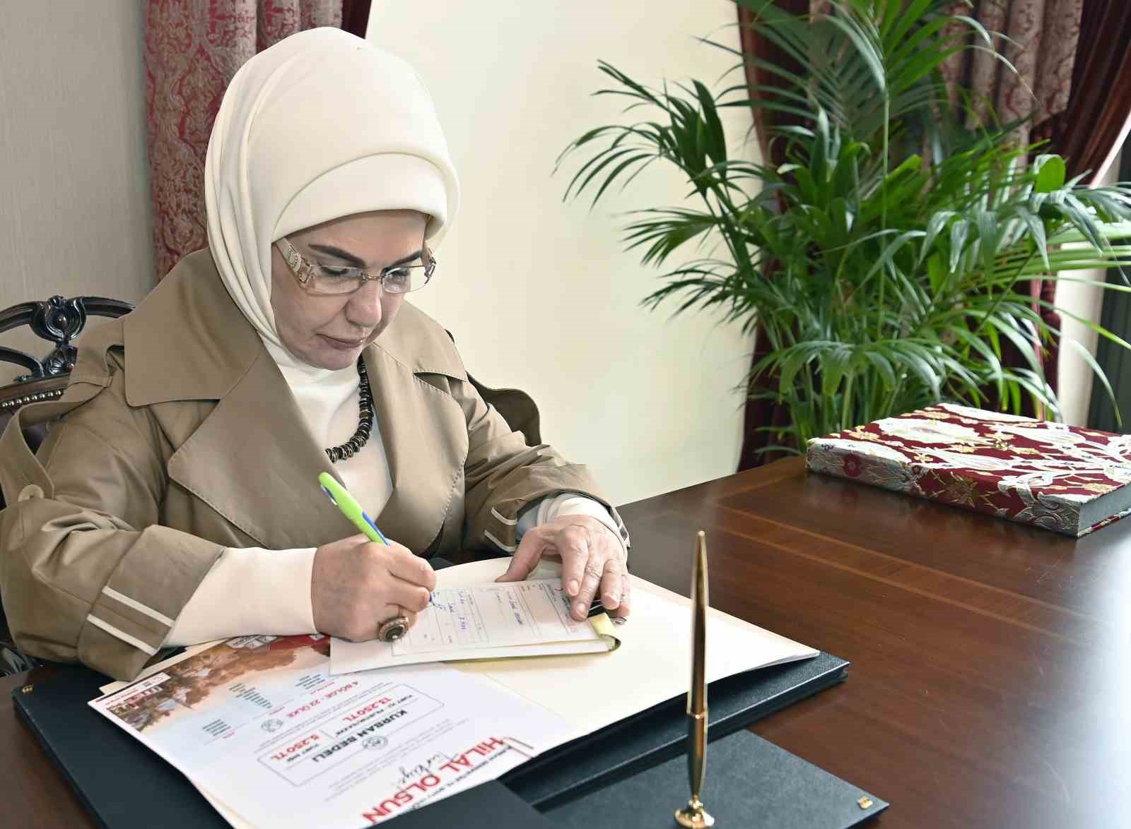 Emine Erdoğan, Türk Kızılay’a kurban bağışında bulundu